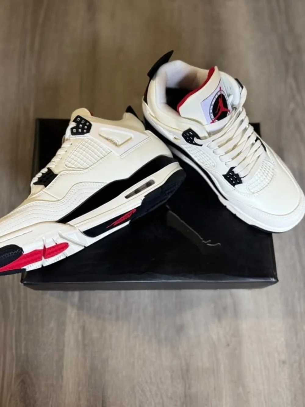 Jordan White Black Red Retro4 Sneakers